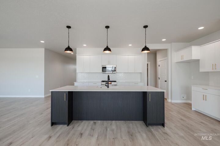 Property Photo: 1211 W Cub River Dr ID 83642