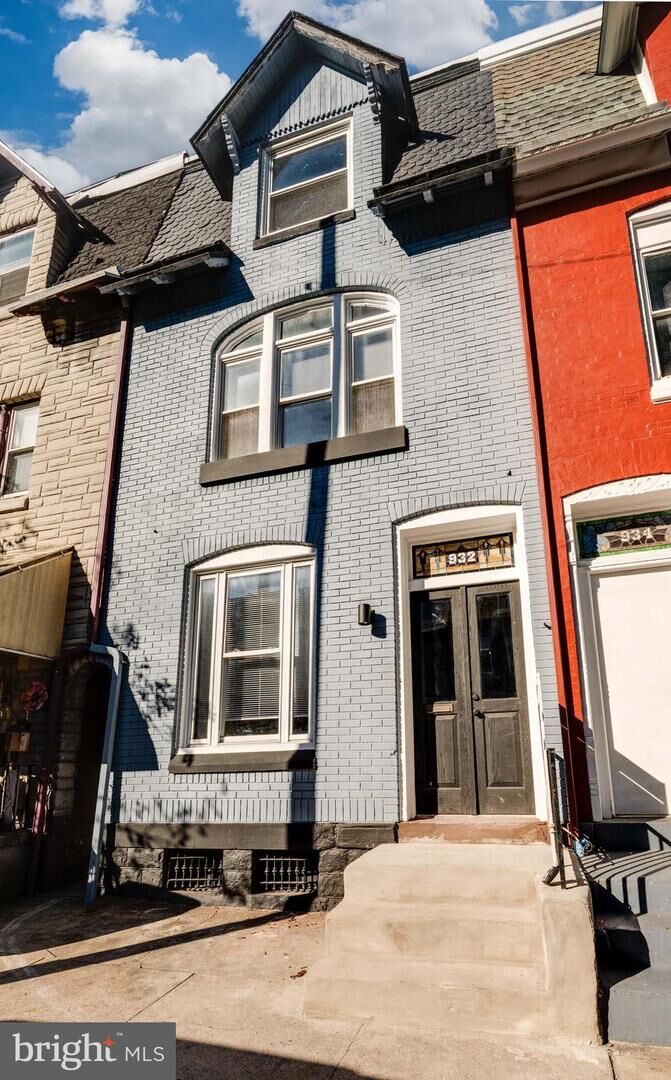 932 N 11th Street  Reading PA 19604 photo
