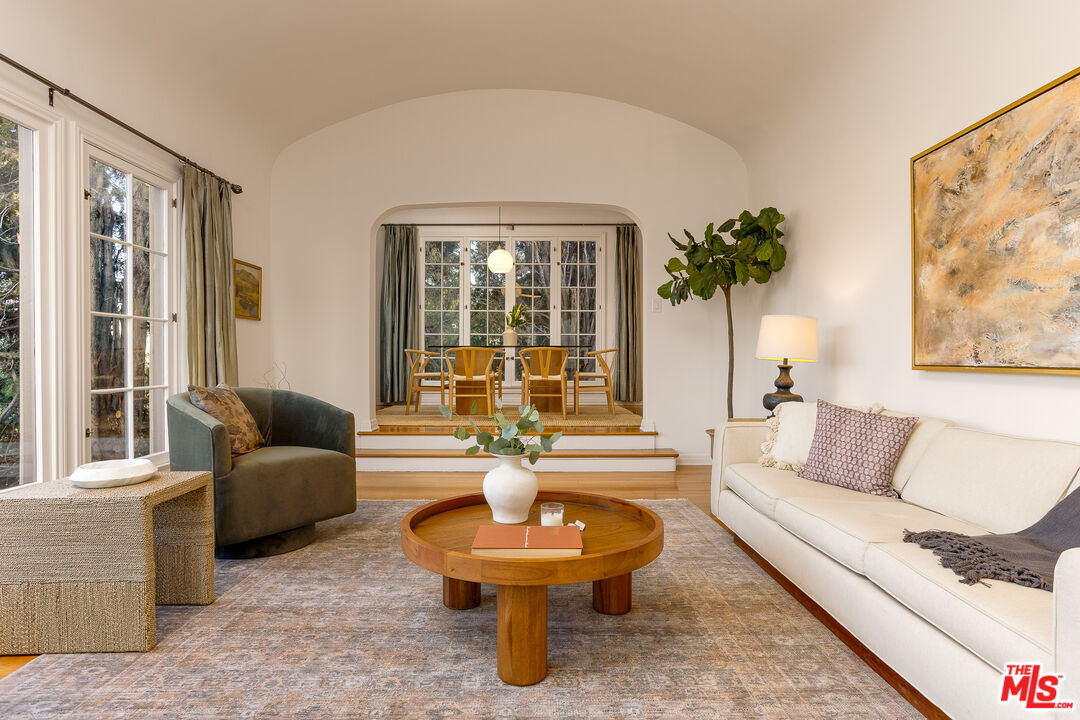 Property Photo: 263 Lamont Dr CA 90042