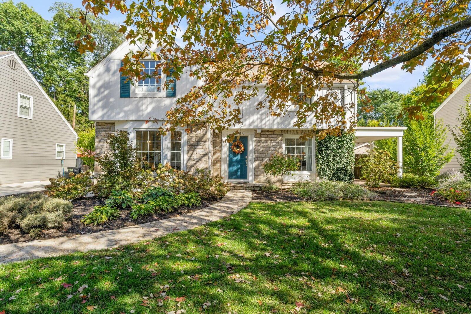 Property Photo: 2600 Henthorn Road OH 43221