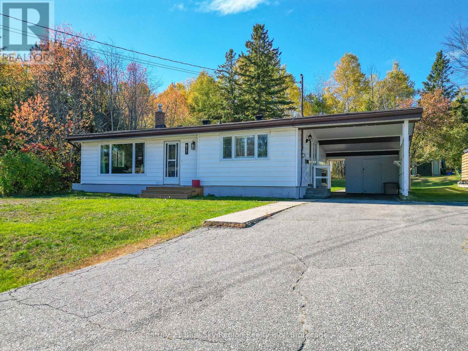 Property Photo: 617 Laurentian Avenue ON P1B 7T8