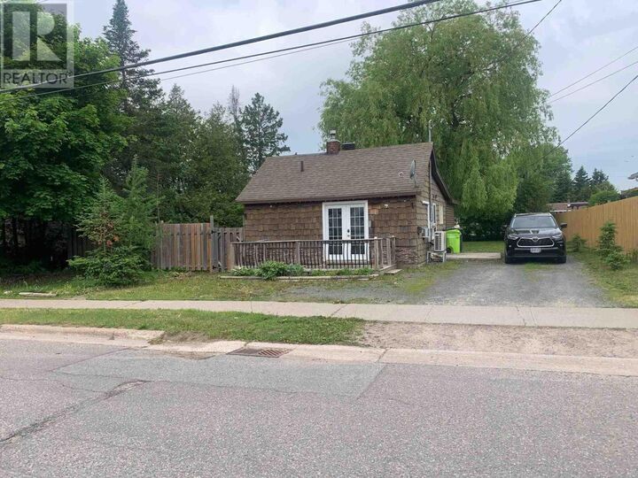 25 Elmwood Ave  Sault Ste. Marie ON P6B 4V6 photo