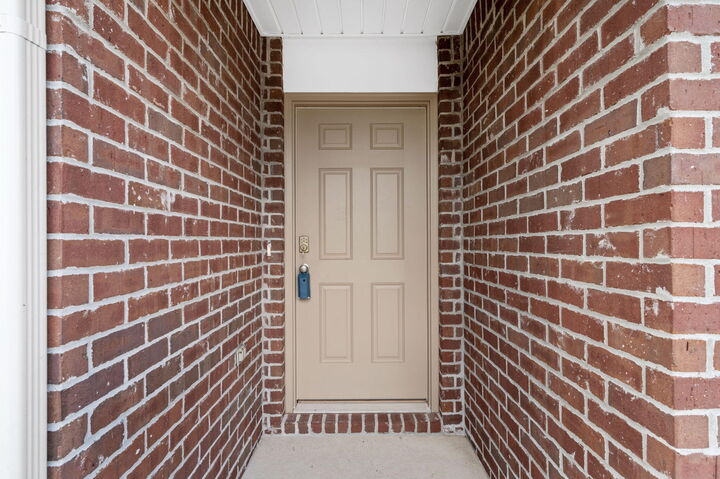 Property Photo: 920 Merganser Way FL 32539