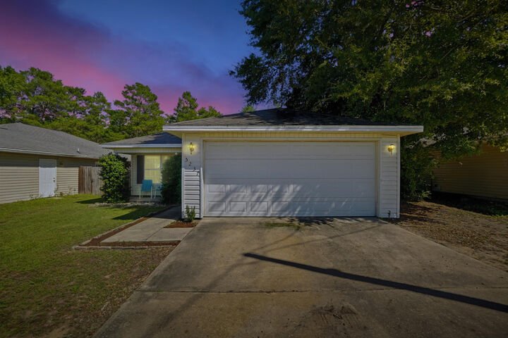 Property Photo: 5237 Kervin Rd Road FL 32539