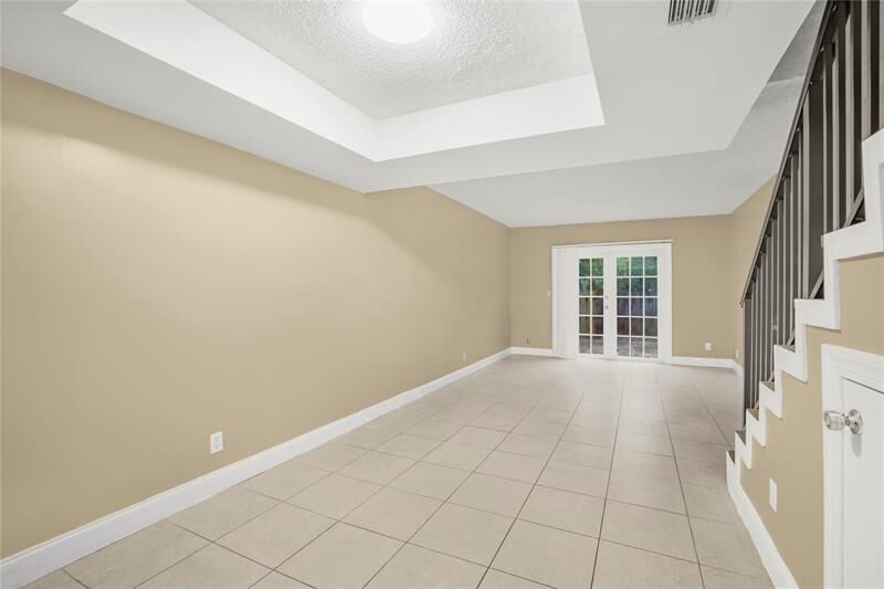 Property Photo: 6111 SW 42nd Ct FL 33314