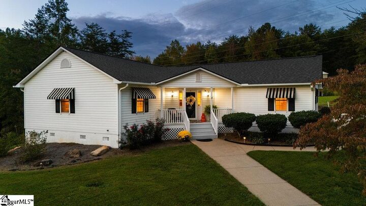 Property Photo: 620 Oak Grove Road SC 29356