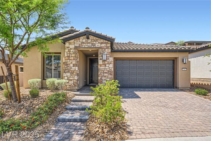 Property Photo: 243 Sun Glaze Avenue NV 89011