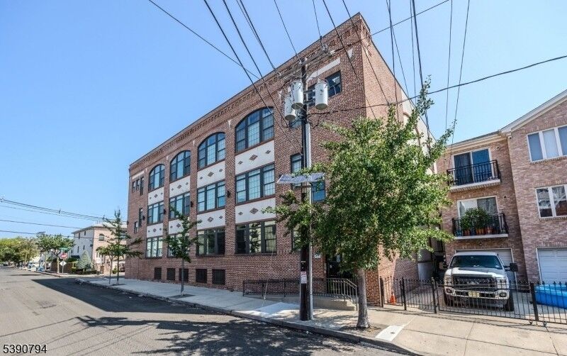 Property Photo:  88 Saint Francis St 1A  NJ 07105 