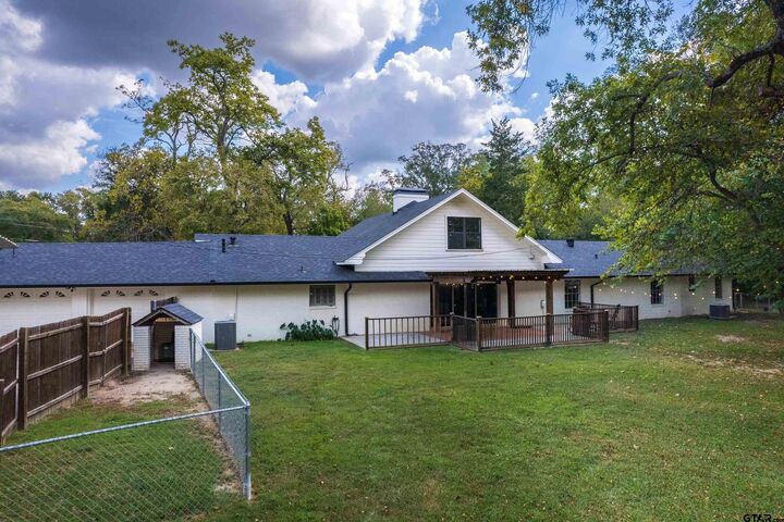 Property Photo:  1010 S Williams Ave.  TX 75455