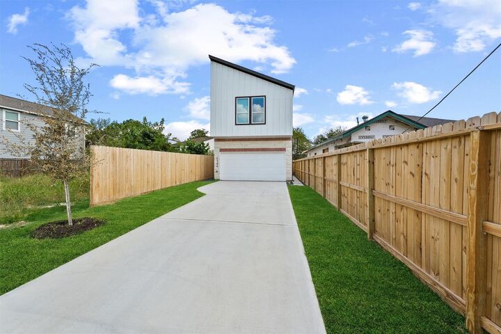 Property Photo: 7704 Sealey Street TX 77088