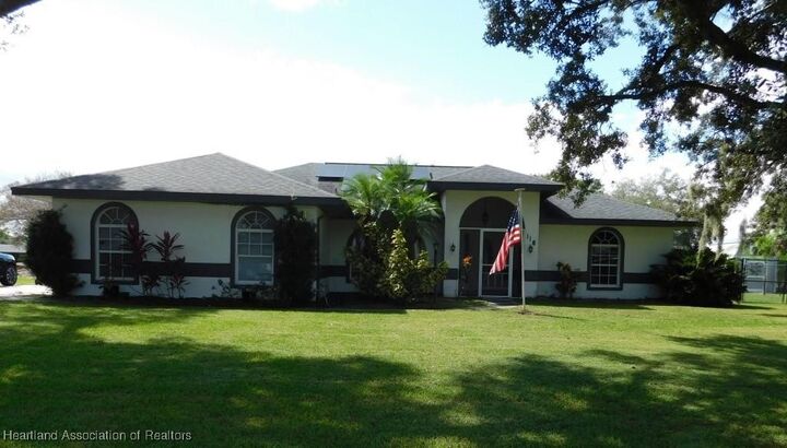 Property Photo: 116 Oak Knolls Circle FL 33876
