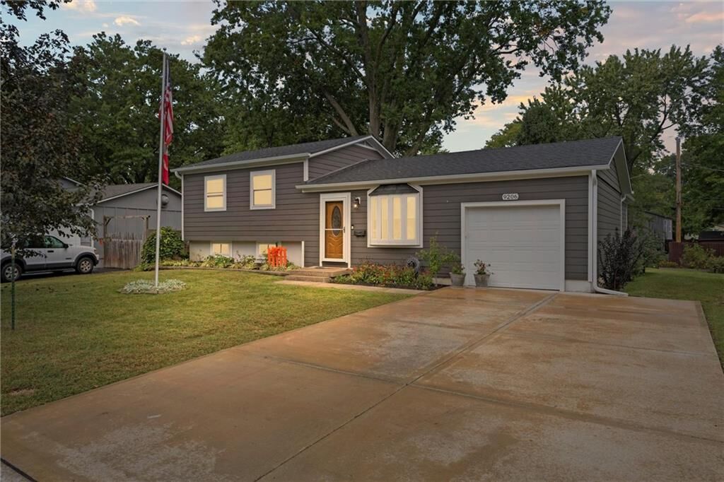 Property Photo:  9206 W 100th Street  KS 66212 