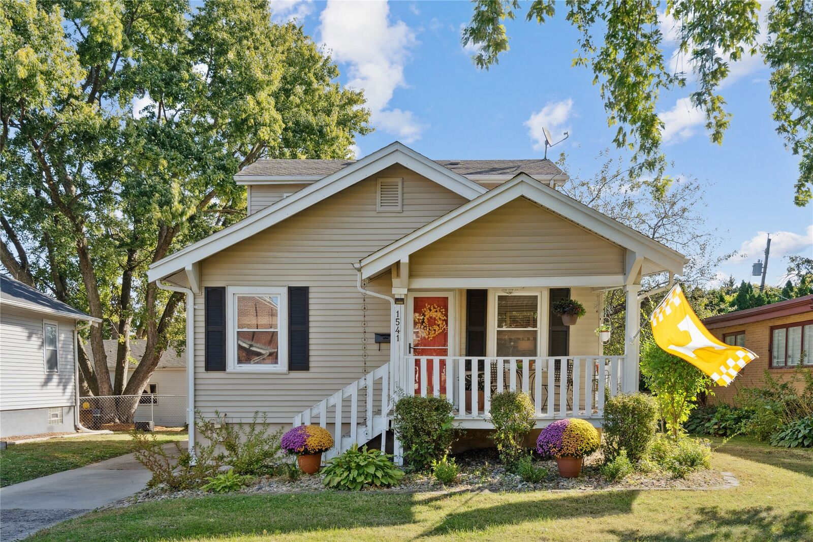 Property Photo: 1541 44th Street IA 50311