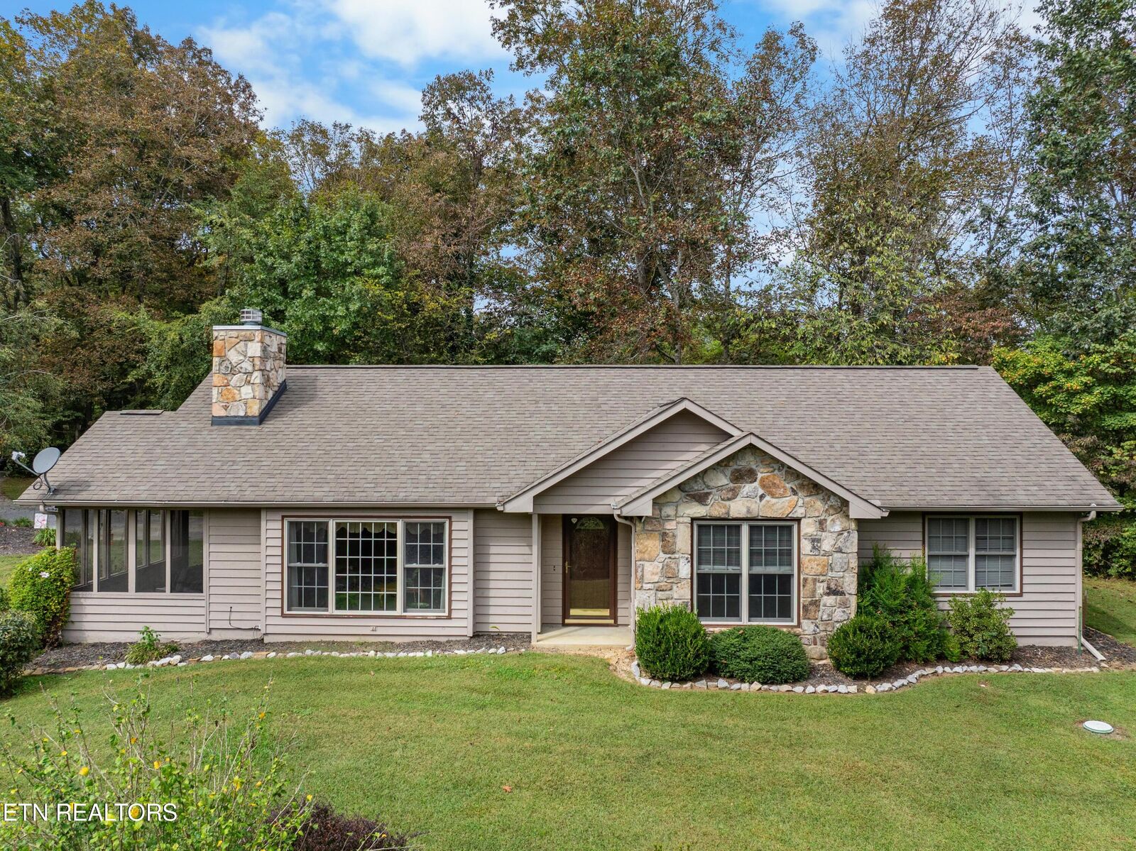 Property Photo: 1868 S Delozier Rd TN 37865