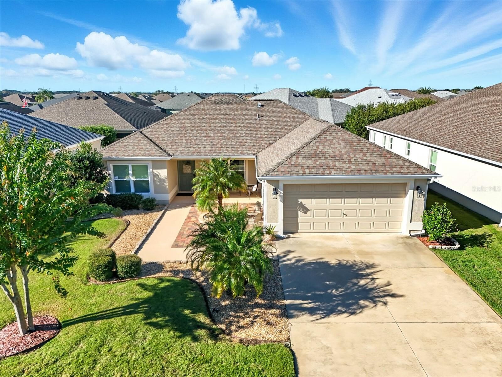 Property Photo: 937 Kauska Way FL 32163