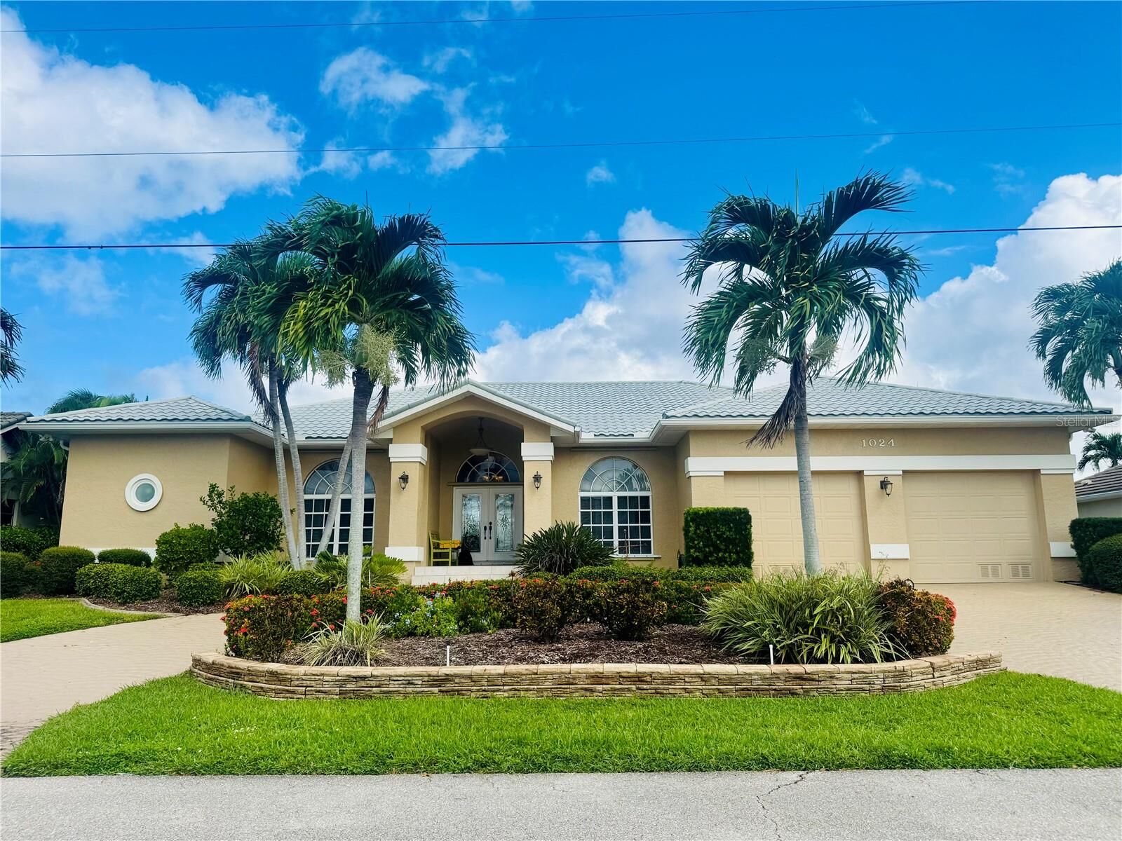 Property Photo: 1024 San Mateo Drive FL 33950
