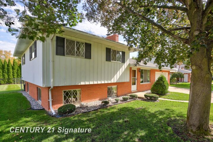Property Photo: 1908 W Packard Drive MI 48638