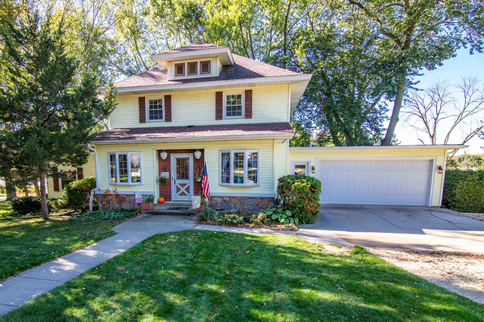Property Photo: 300 Birchcrest Rd WI 53032
