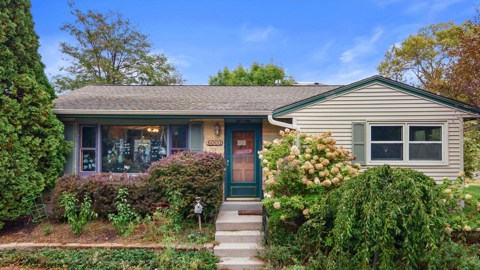Property Photo: 6000 W Lloyd St WI 53213