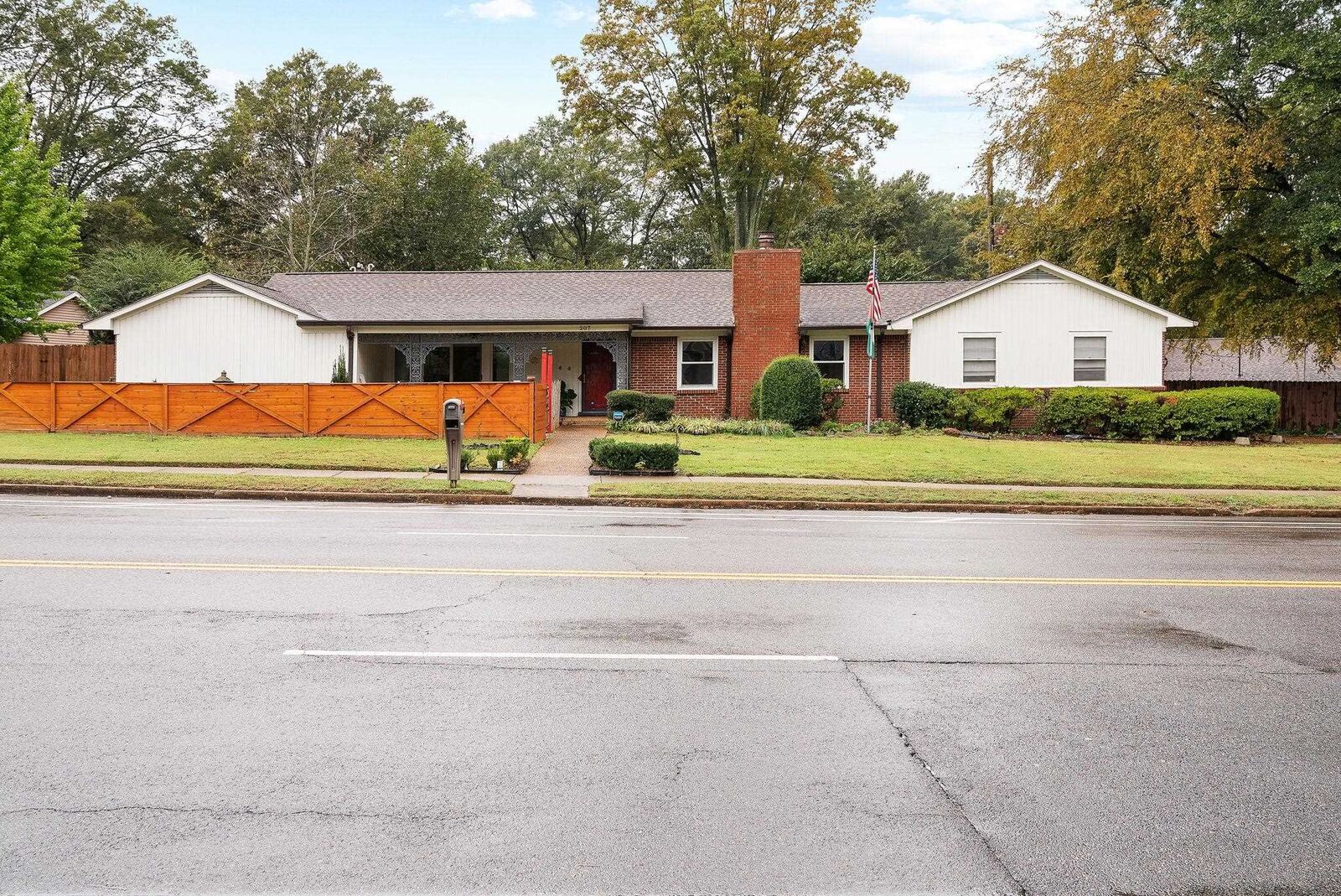 Property Photo:  207 N Goodlett St  TN 38117