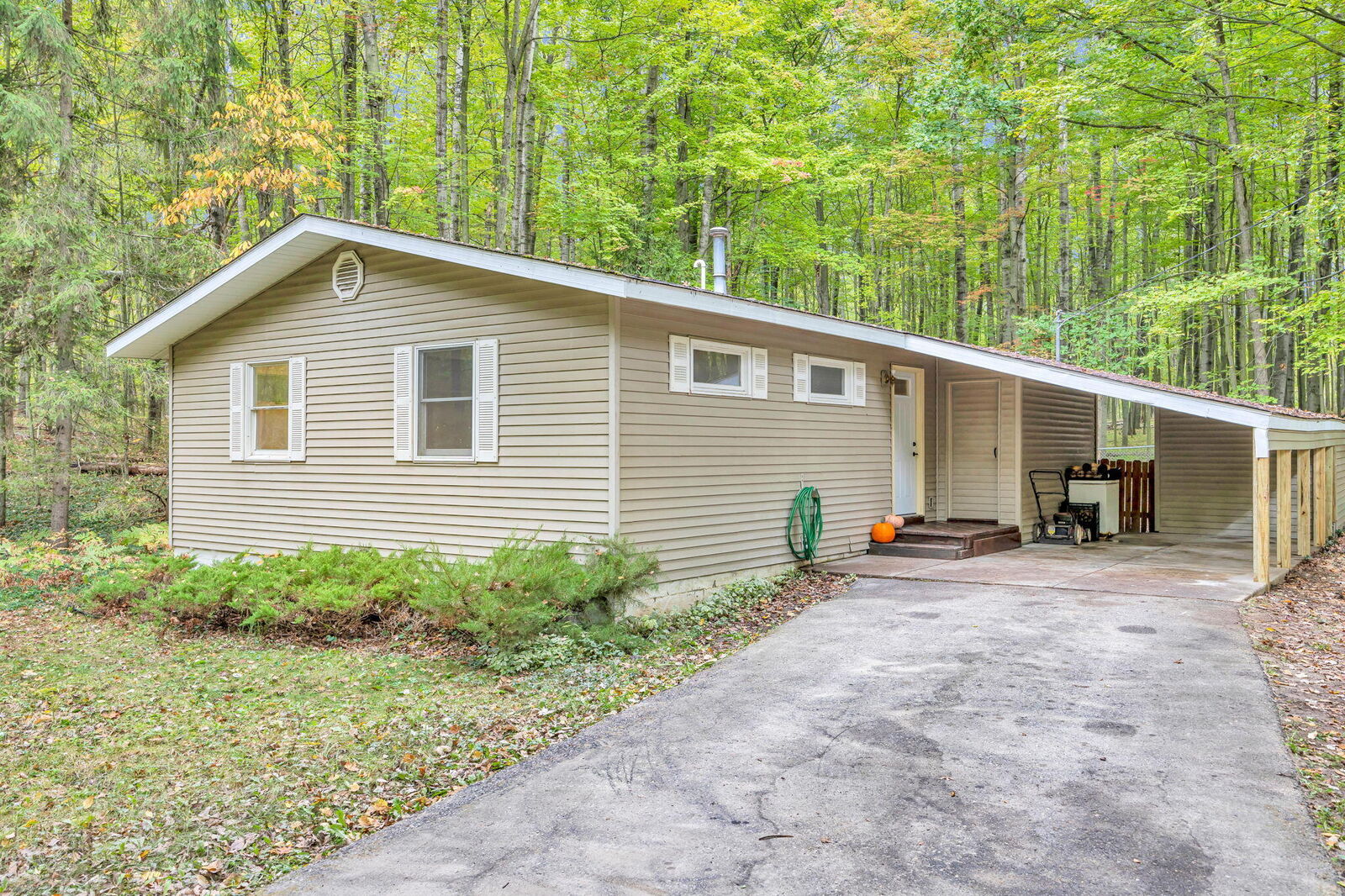 Property Photo: 8128 Highland Trail MI 49346