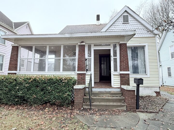 Property Photo: 613 N Center Street IL 61727