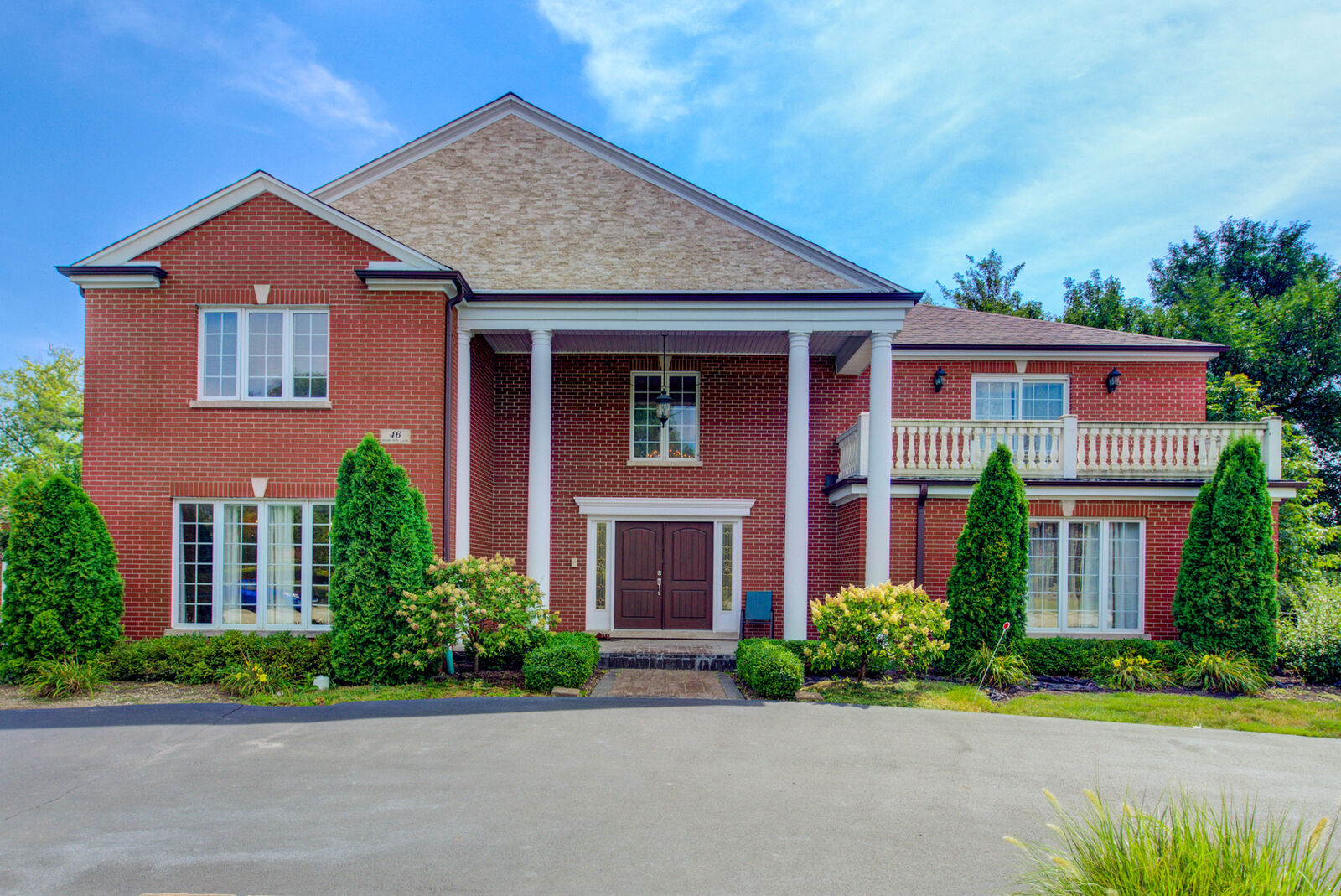 Property Photo: 46 Hamilton Lane IL 60523