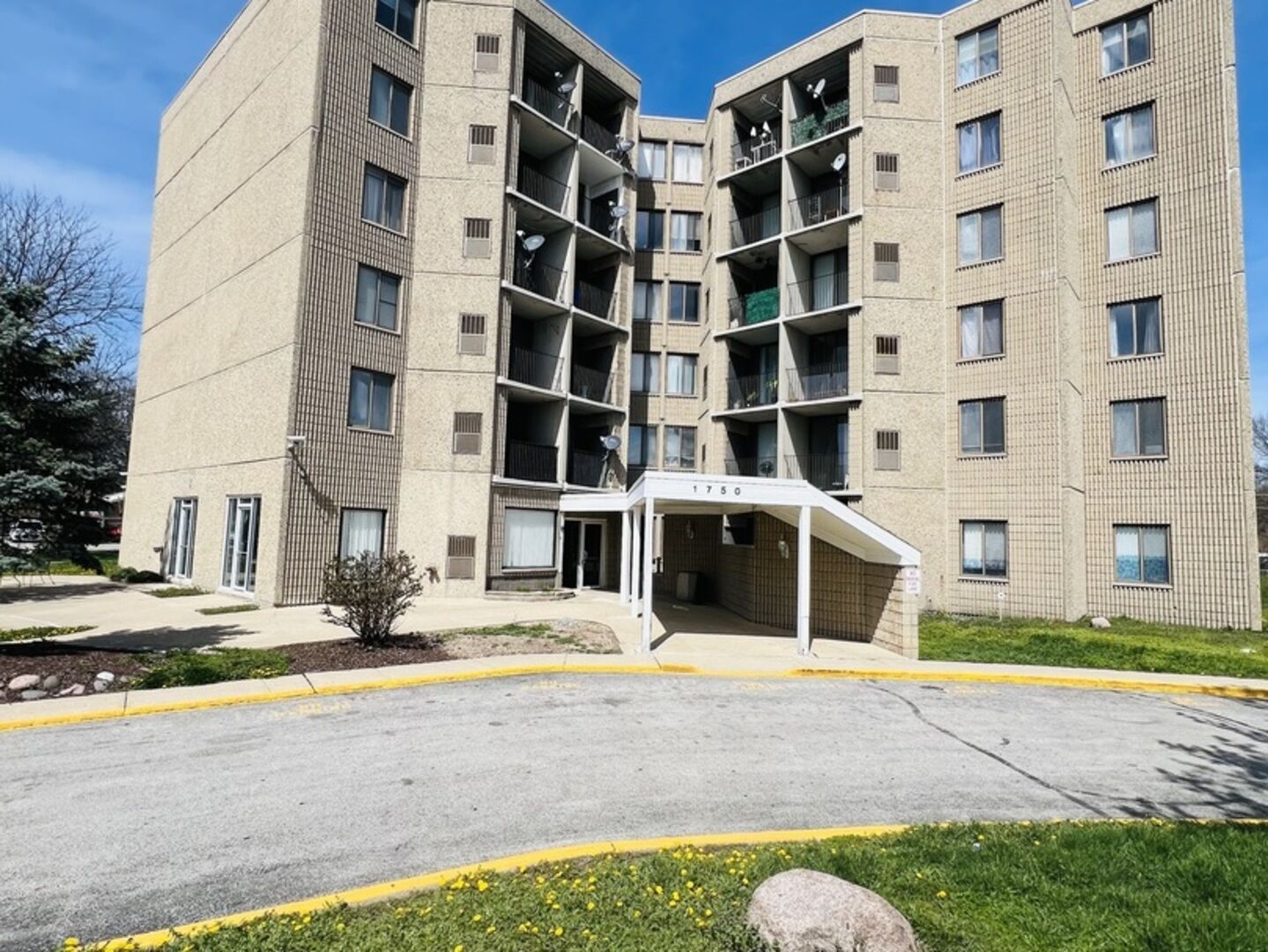 Property Photo:  1750 N Marywood Avenue 315  IL 60505 