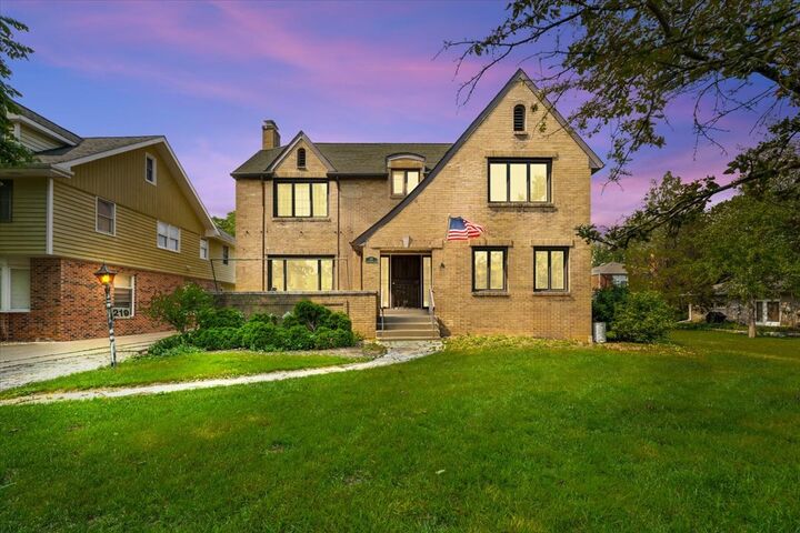 219 E Saint Charles Road  Elmhurst IL 60126 photo