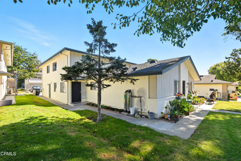 Property Photo:  1210 Carlsbad Place  CA 93003 