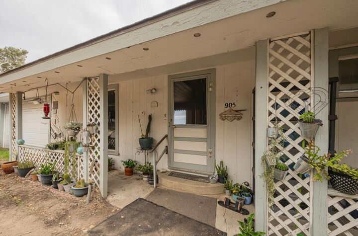 Property Photo:  905 W Blanco Road  CA 93908 