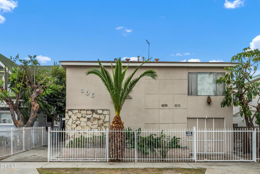 Property Photo:  906 E 28th Street Apt 7  CA 90011