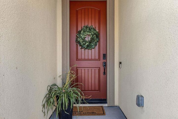 Property Photo:  1533 Laurelwood Way  CA 92056 