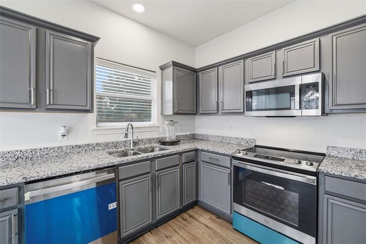 Property Photo:  1010 Hayworth Avenue  TX 75137