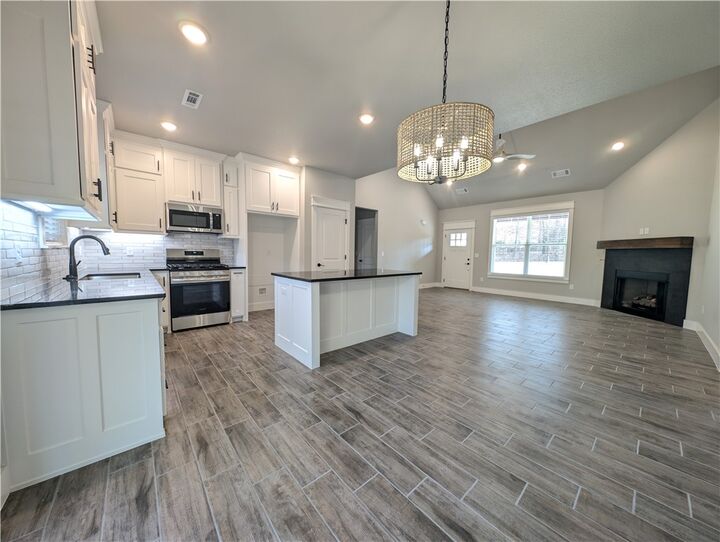 Property Photo: 9 Langholm Circle AR 72715