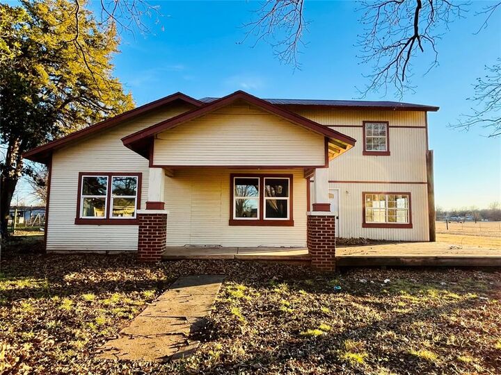 Property Photo:  312 W C Street  OK 73002