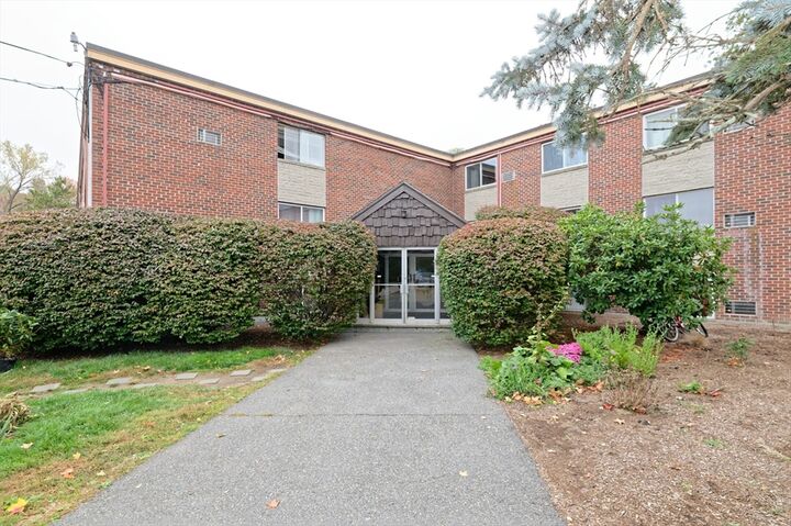 Property Photo: 17 Weld Street 32 MA 01702