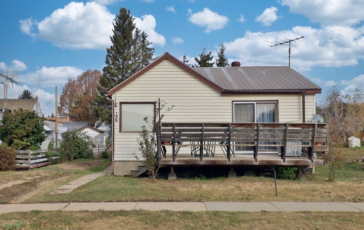 Property Photo:  126 Alberta Street  AB T0B 3L0 