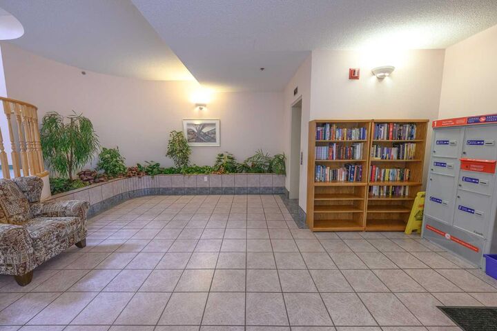 Property Photo: 9919 99 Avenue 209 AB T8V 4L9
