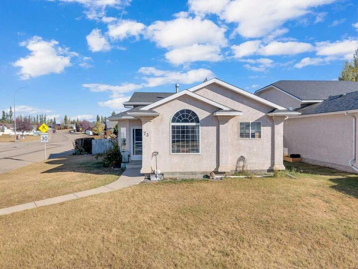 73 Lansbury Close  Lacombe AB T4L 1P4 photo