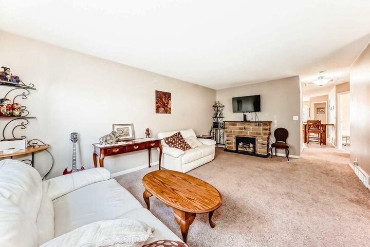 1 Eline Street B  Red Deer AB T4R 2M9 photo