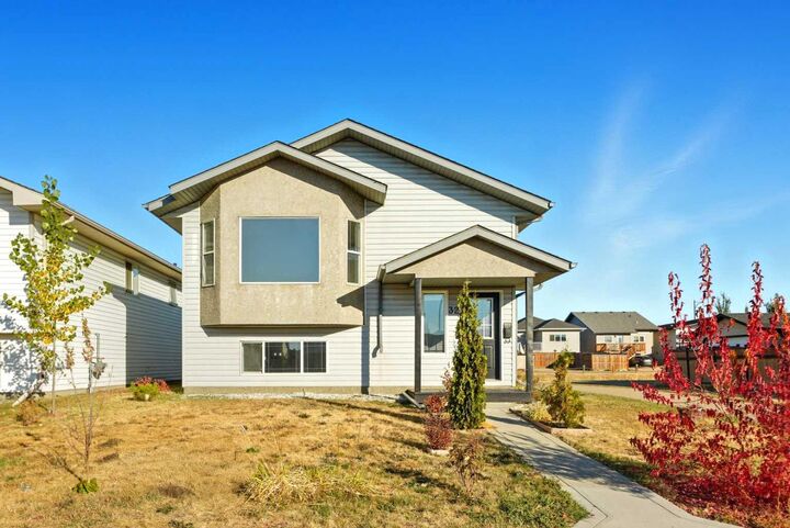 32 Hunter Road  Sylvan Lake AB T4S 2L6 photo