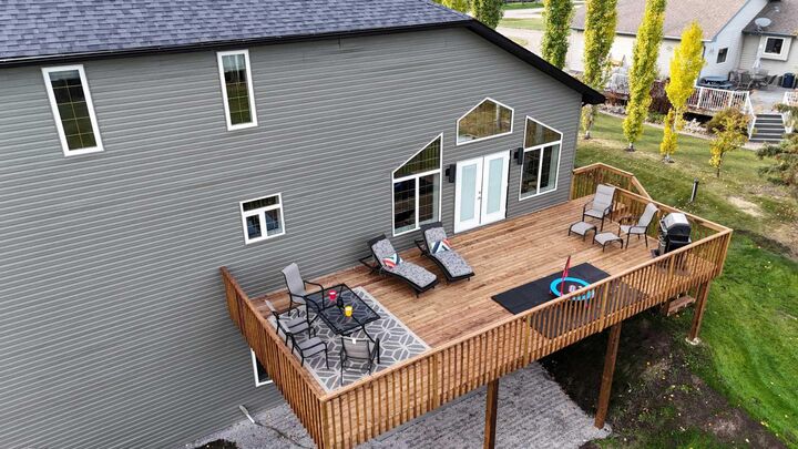 Property Photo: 7 Bench Creek Estate AB T7E 0B3