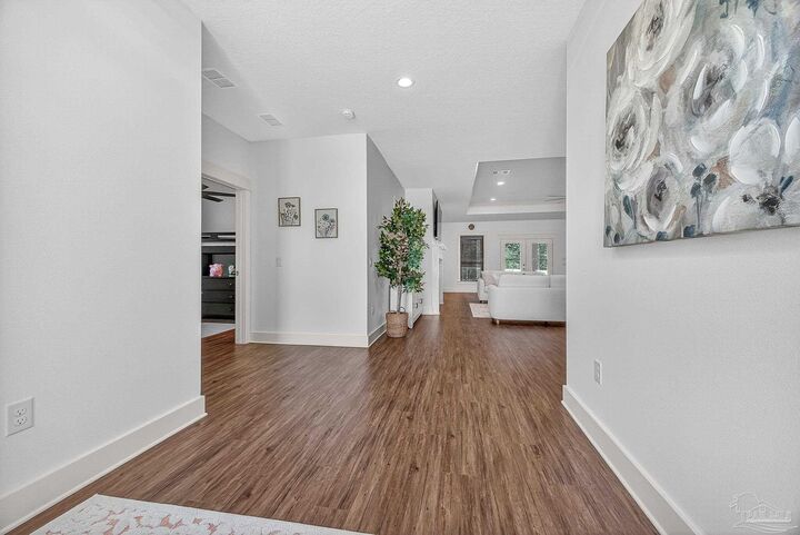 Property Photo: 2480 Carthage Ct FL 32533