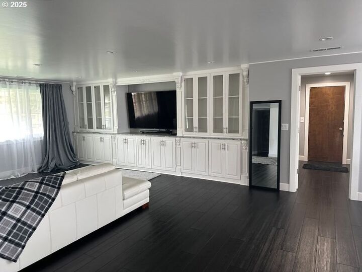 Property Photo:  711 1st St  OR 97415 