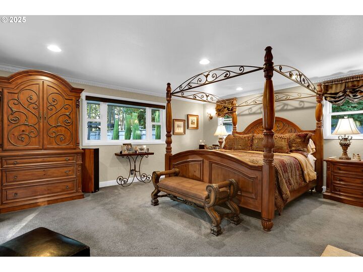 Property Photo: 2582 Terrace View Dr OR 97405