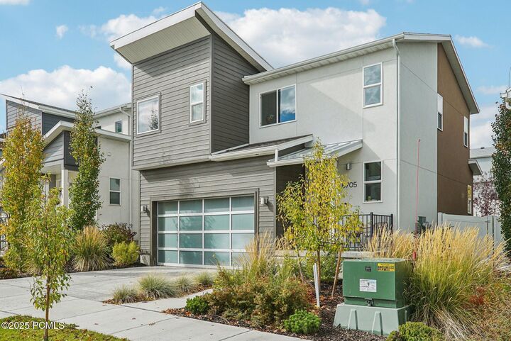 Property Photo: 6705 Serviceberry Drive UT 84098