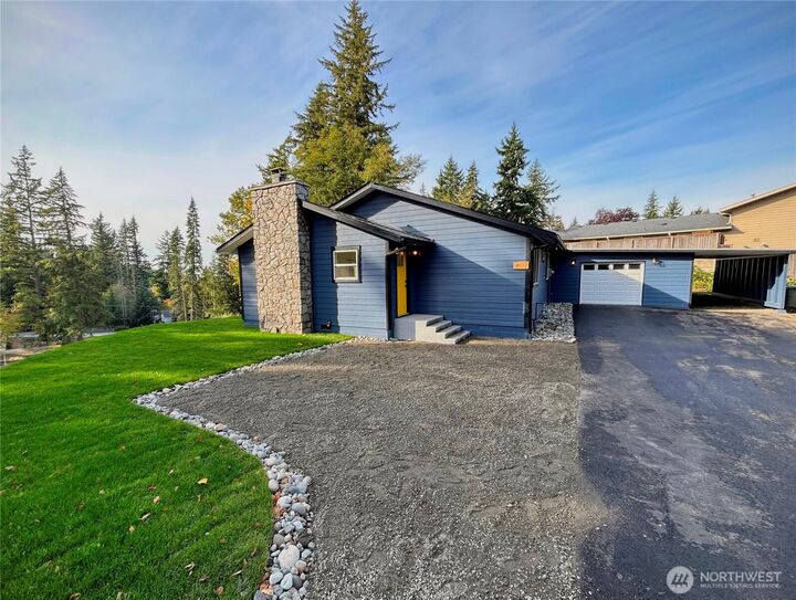 Property Photo:  2525  Fireweed Lane  WA 98229 