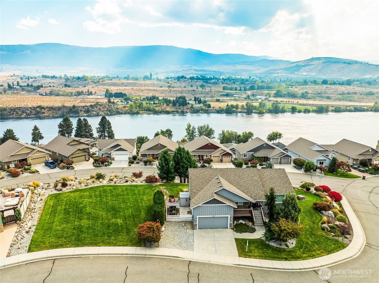 Property Photo:  2840  Akamai Way  WA 98802 