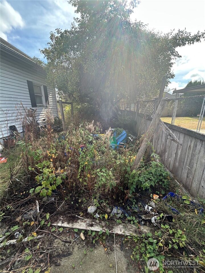 Property Photo:  1402 S 80th Street  WA 98408 